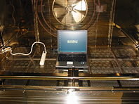 写真2　パソコンの測定（通電状態）